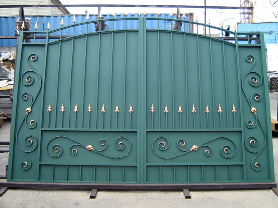 кованые металлические ворота